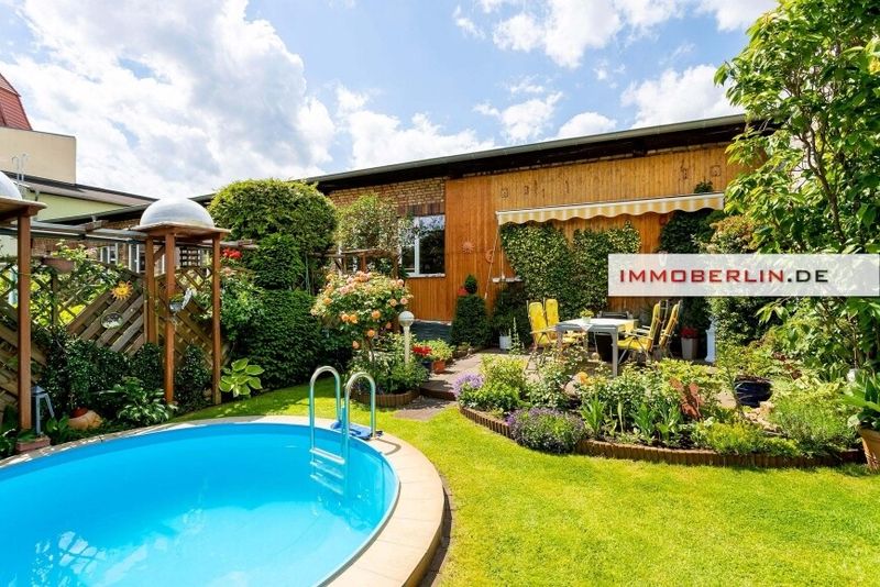 IMMOBERLIN.DE - Sympathisches Haus mit schönem Sonnengarten + Garage in guter Infrastruktur
